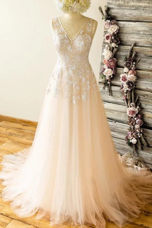 Graceful V-neck Appliques Lace Tulle Wedding Dress