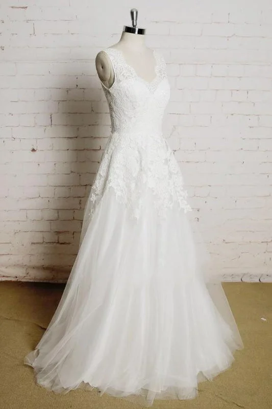 Chic V-neck Appliques Tulle A-line Wedding Dress