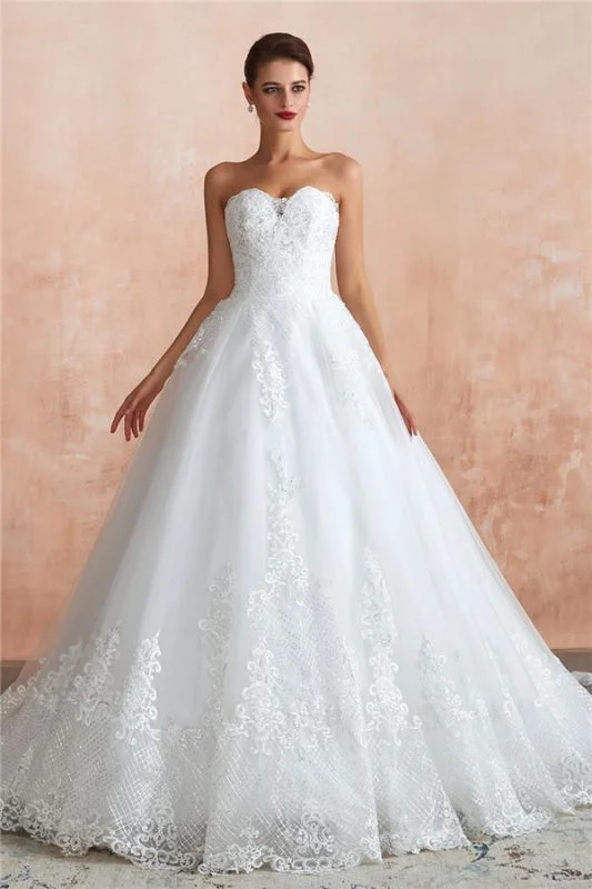 Stylish Strapless Appliques Tulle Wedding Dress